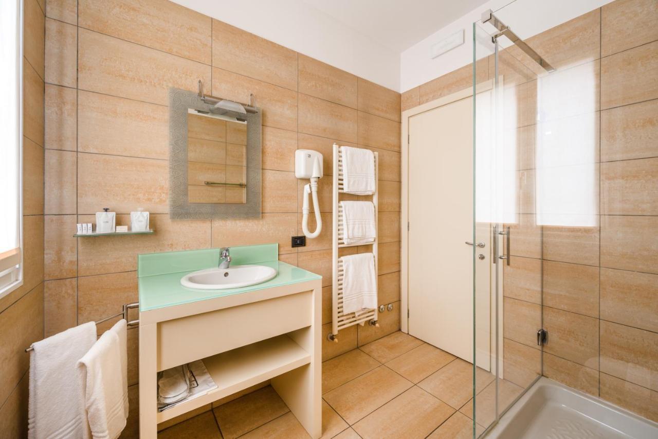 Hotel Cora Карате Брианца Екстериор снимка