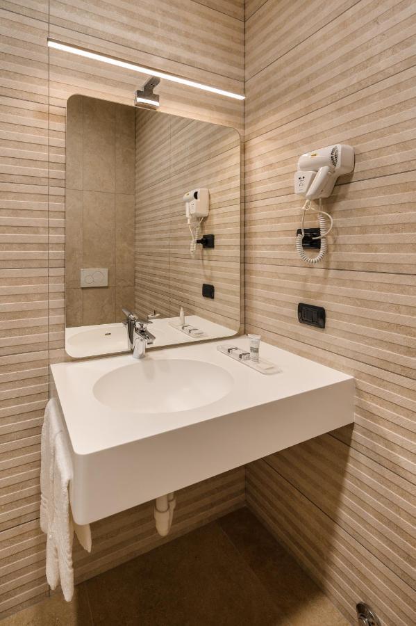 Hotel Cora Карате Брианца Екстериор снимка