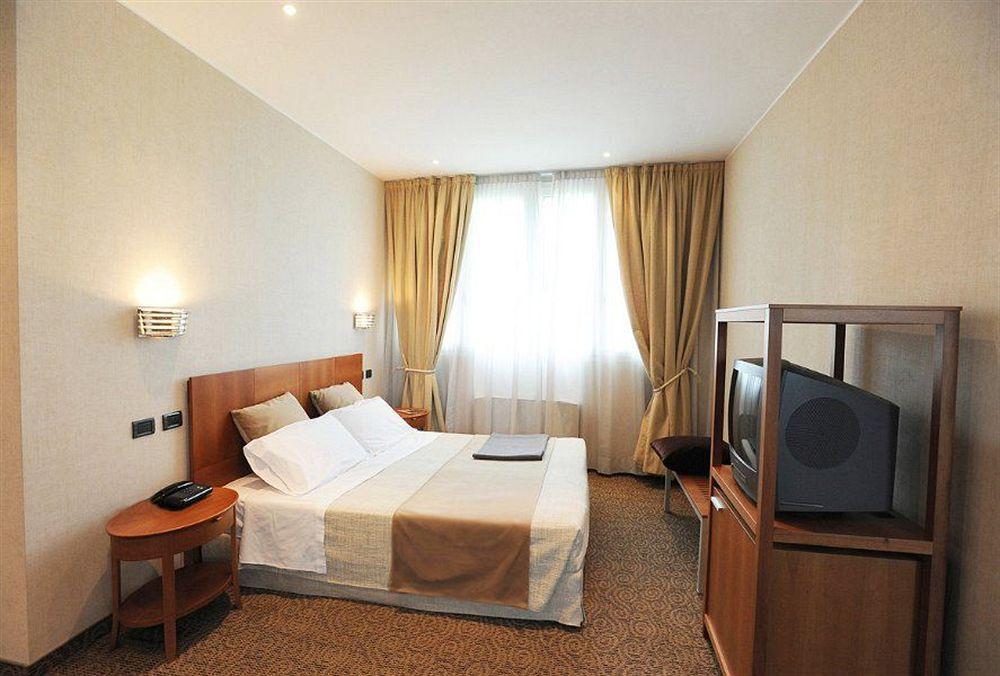 Hotel Cora Карате Брианца Екстериор снимка