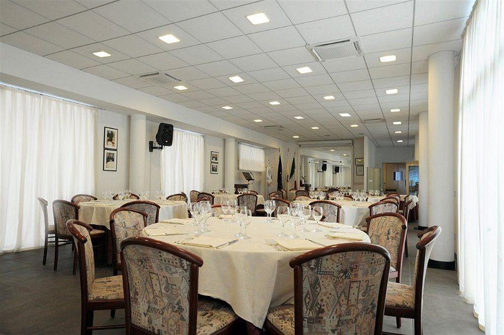 Hotel Cora Карате Брианца Екстериор снимка