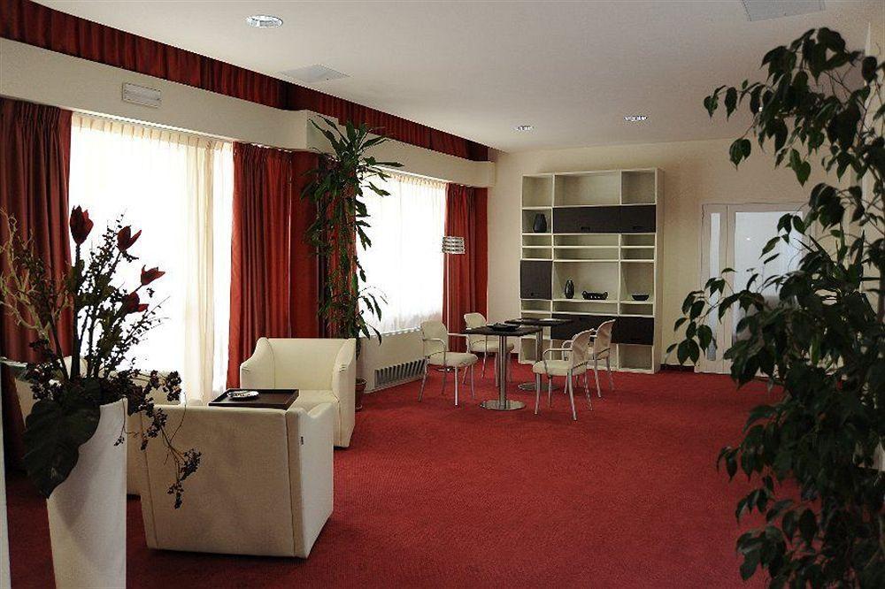 Hotel Cora Карате Брианца Екстериор снимка