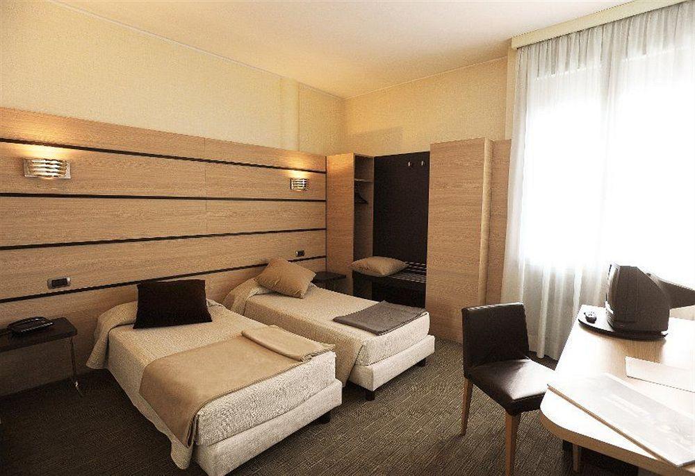 Hotel Cora Карате Брианца Екстериор снимка