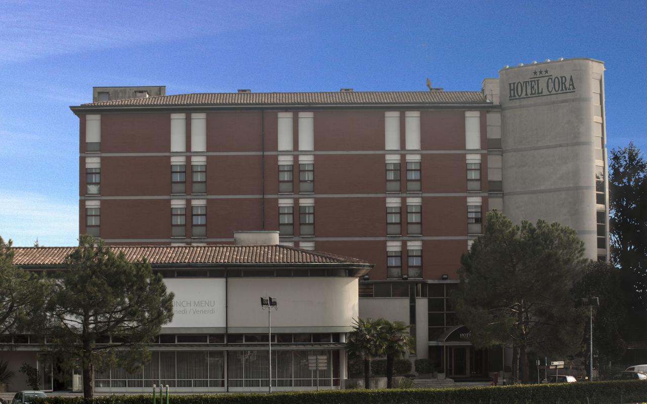 Hotel Cora Карате Брианца Екстериор снимка