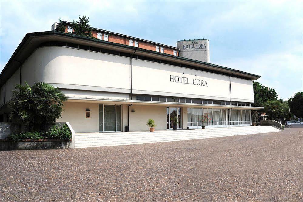 Hotel Cora Карате Брианца Екстериор снимка