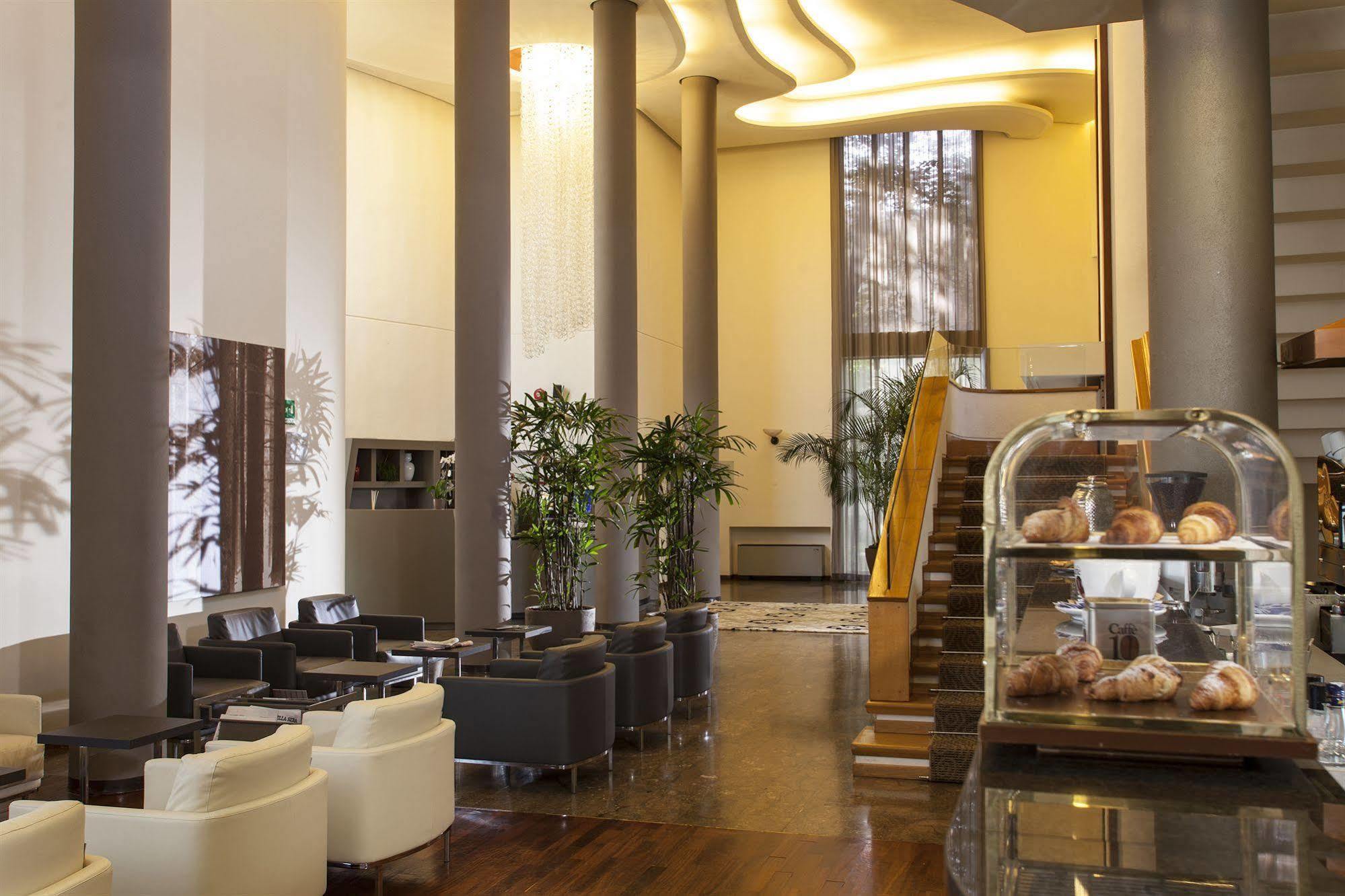 Hotel Cora Карате Брианца Екстериор снимка