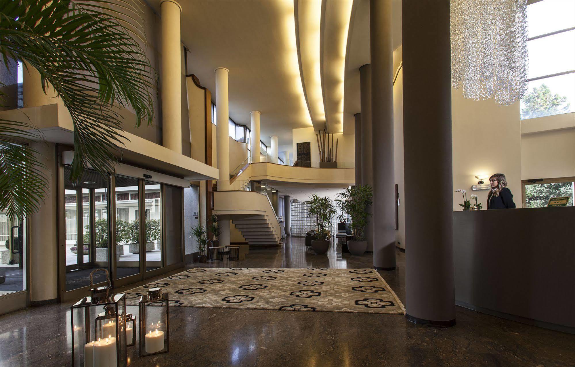Hotel Cora Карате Брианца Екстериор снимка
