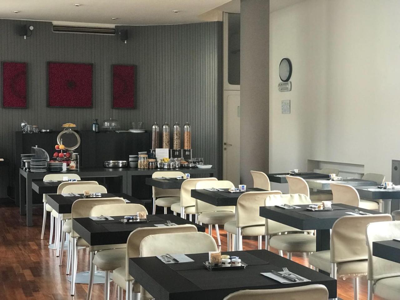 Hotel Cora Карате Брианца Екстериор снимка