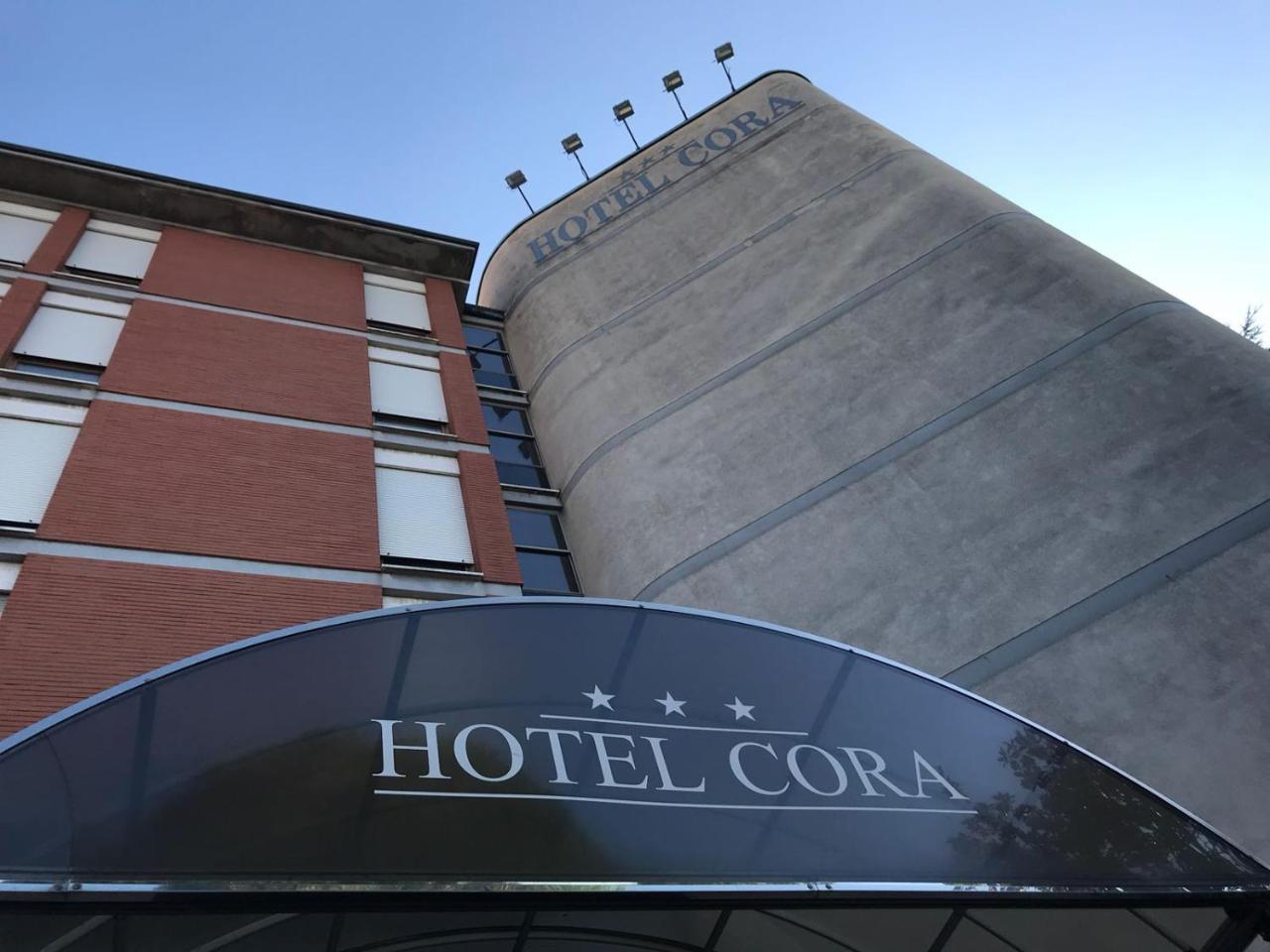 Hotel Cora Карате Брианца Екстериор снимка